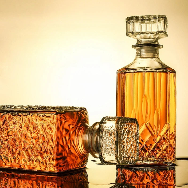950ml Whiskey Vodka Wine Decanter Wine Bottle European Style Square Wine Glass Bottle Beer Spirits Glass Bar Home Decor 2025 New