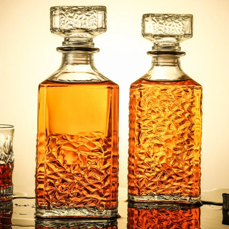 950ml Whiskey Vodka Wine Decanter Wine Bottle European Style Square Wine Glass Bottle Beer Spirits Glass Bar Home Decor 2025 New