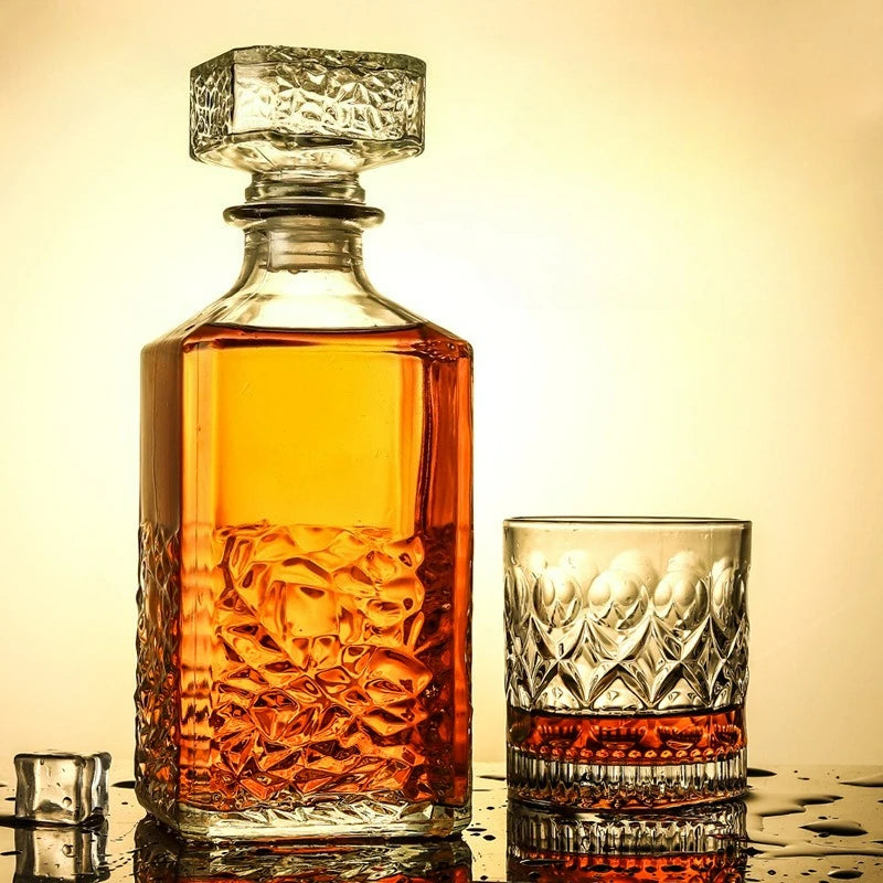 950ml Whiskey Vodka Wine Decanter Wine Bottle European Style Square Wine Glass Bottle Beer Spirits Glass Bar Home Decor 2025 New
