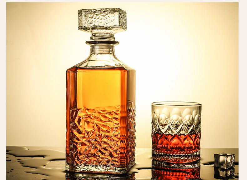 950ml Whiskey Vodka Wine Decanter Wine Bottle European Style Square Wine Glass Bottle Beer Spirits Glass Bar Home Decor 2025 New