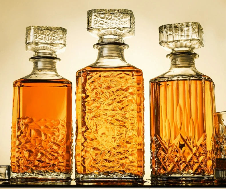 950ml Whiskey Vodka Wine Decanter Wine Bottle European Style Square Wine Glass Bottle Beer Spirits Glass Bar Home Decor 2025 New